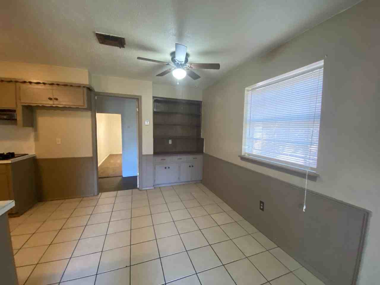 602 Royal Ave - Photo 4 of 23