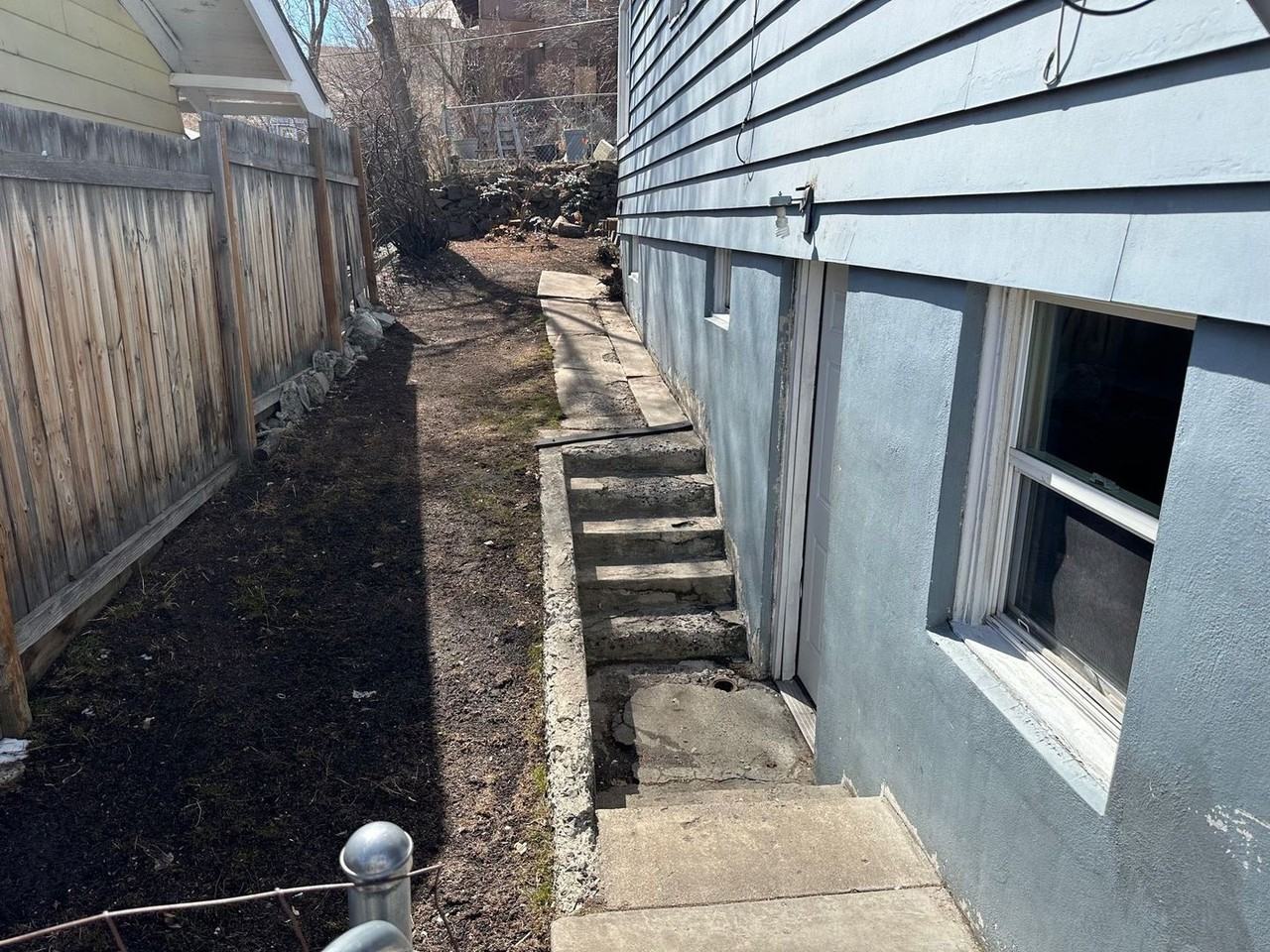 328 N 7th St - Photo 2 of 5