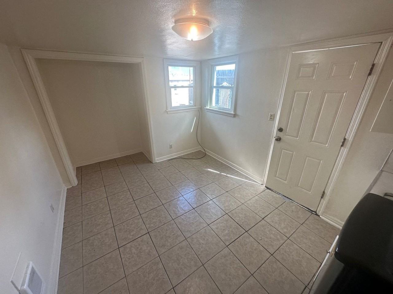 328 N 7th St - Photo 3 of 5