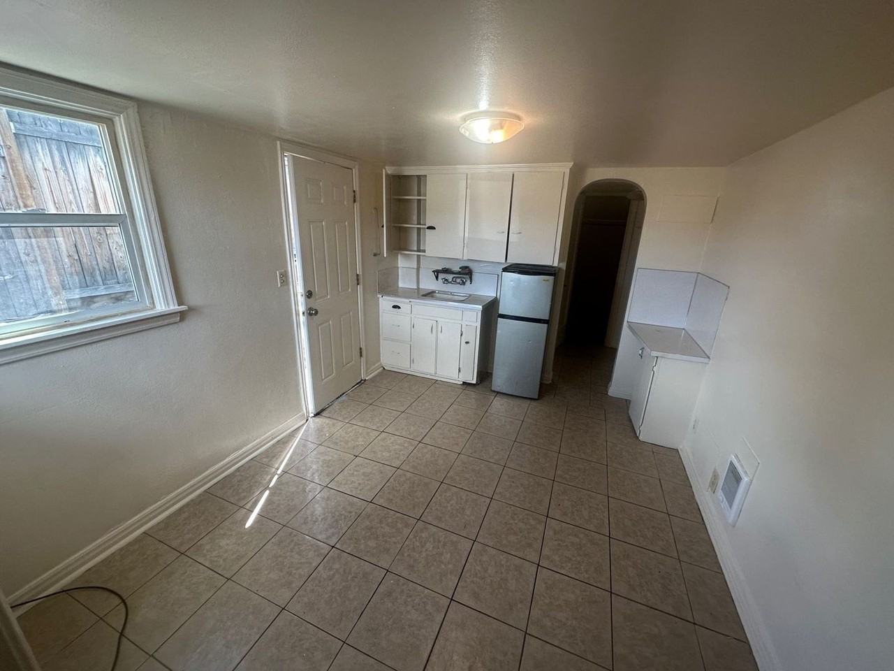 328 N 7th St - Photo 4 of 5