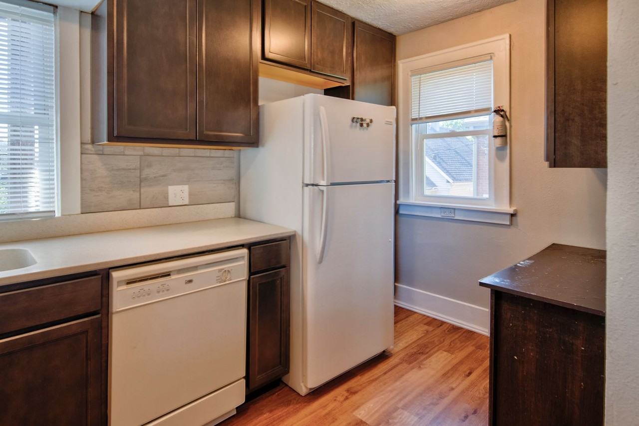 563 S 35th St - Photo 6 of 39