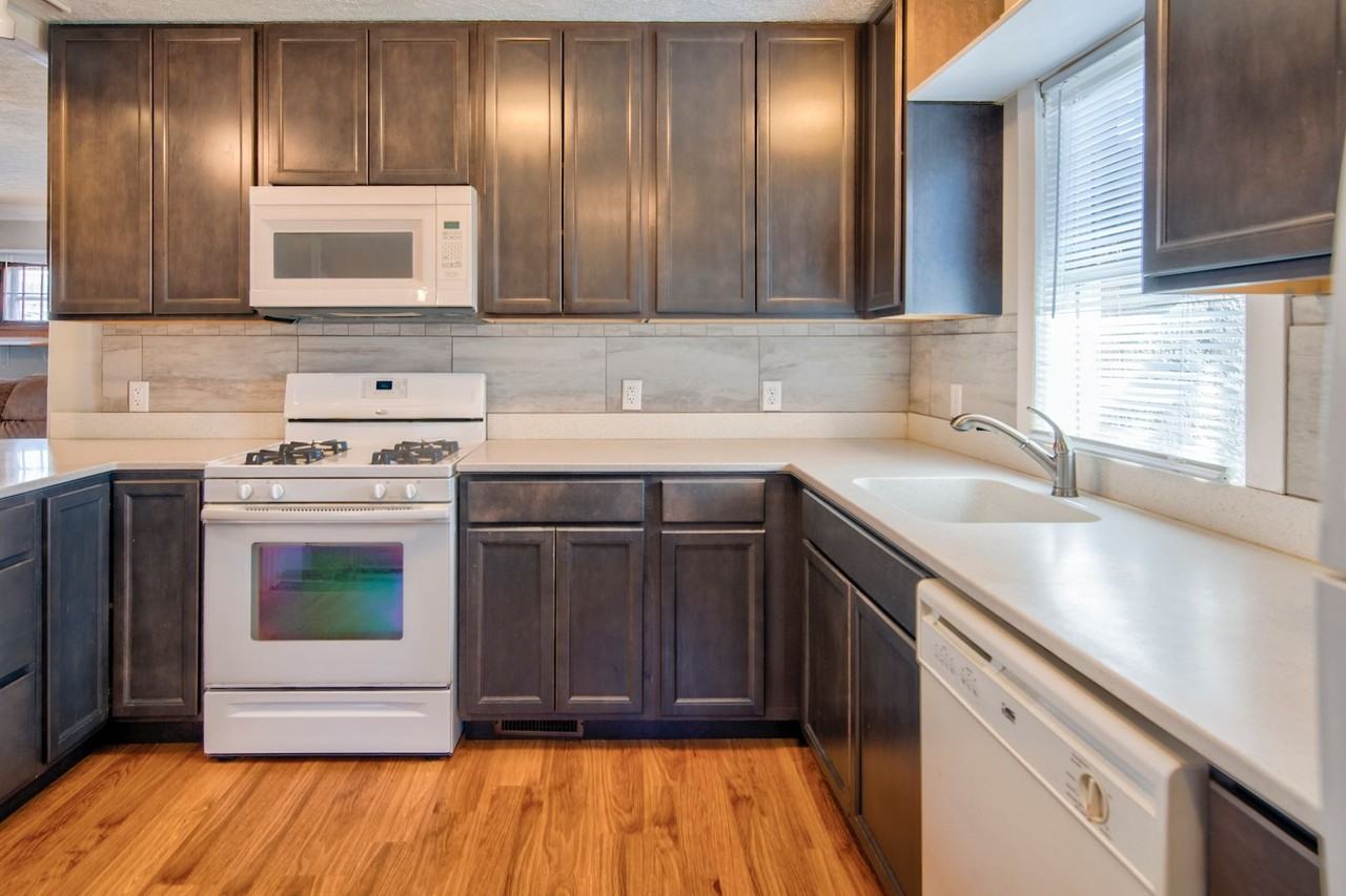 563 S 35th St - Photo 7 of 39