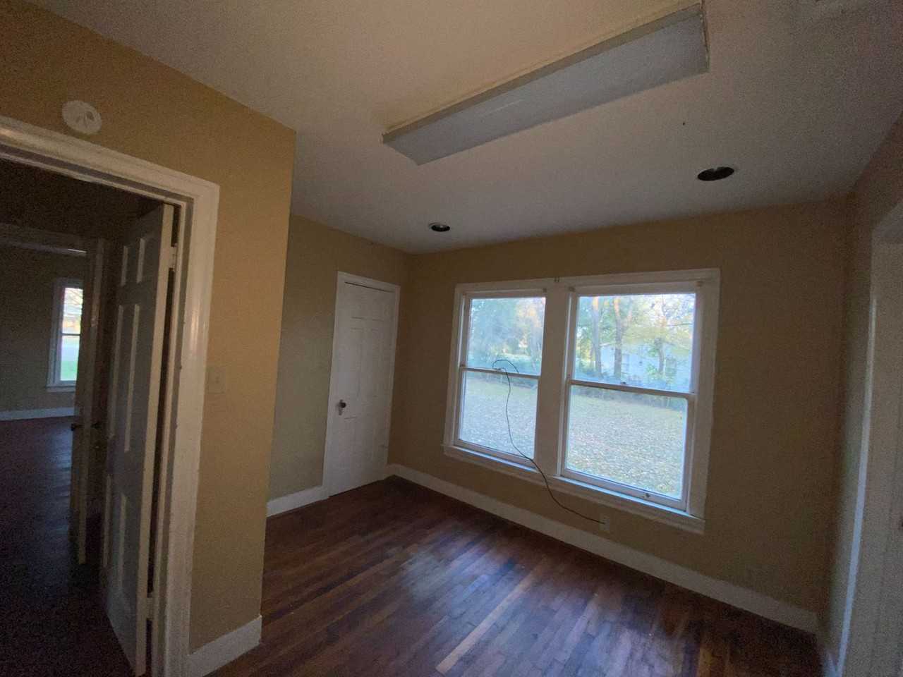 412 E State St - Photo 4 of 14