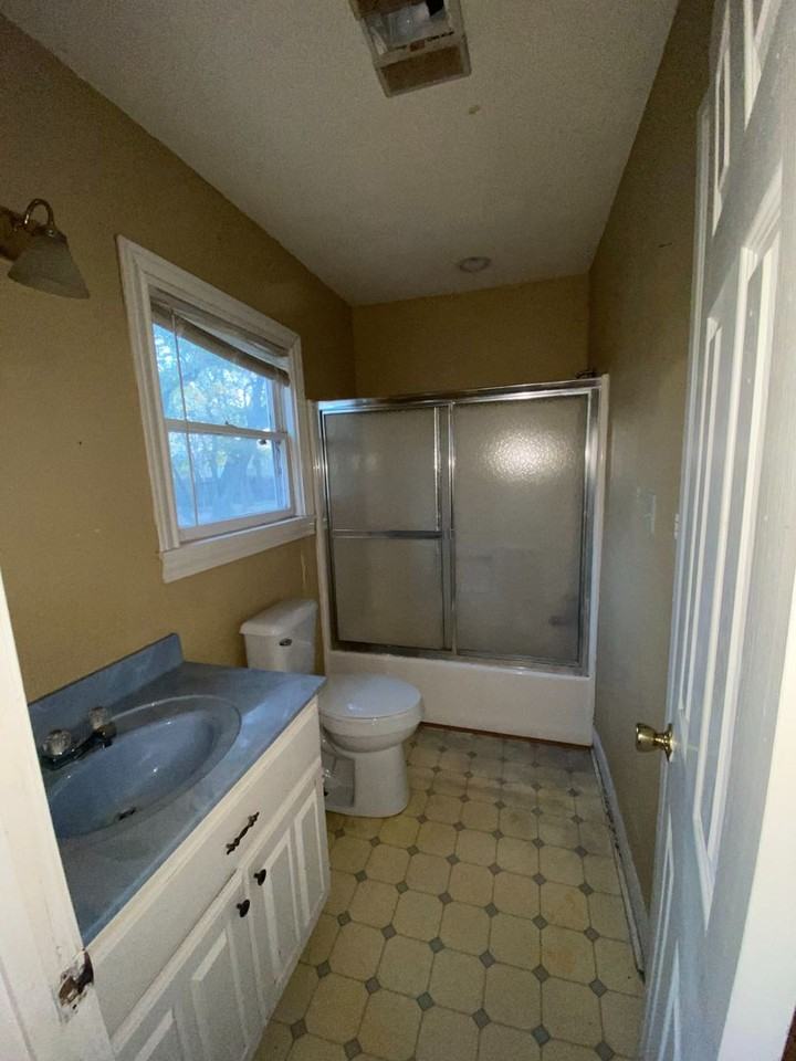 412 E State St - Photo 5 of 14
