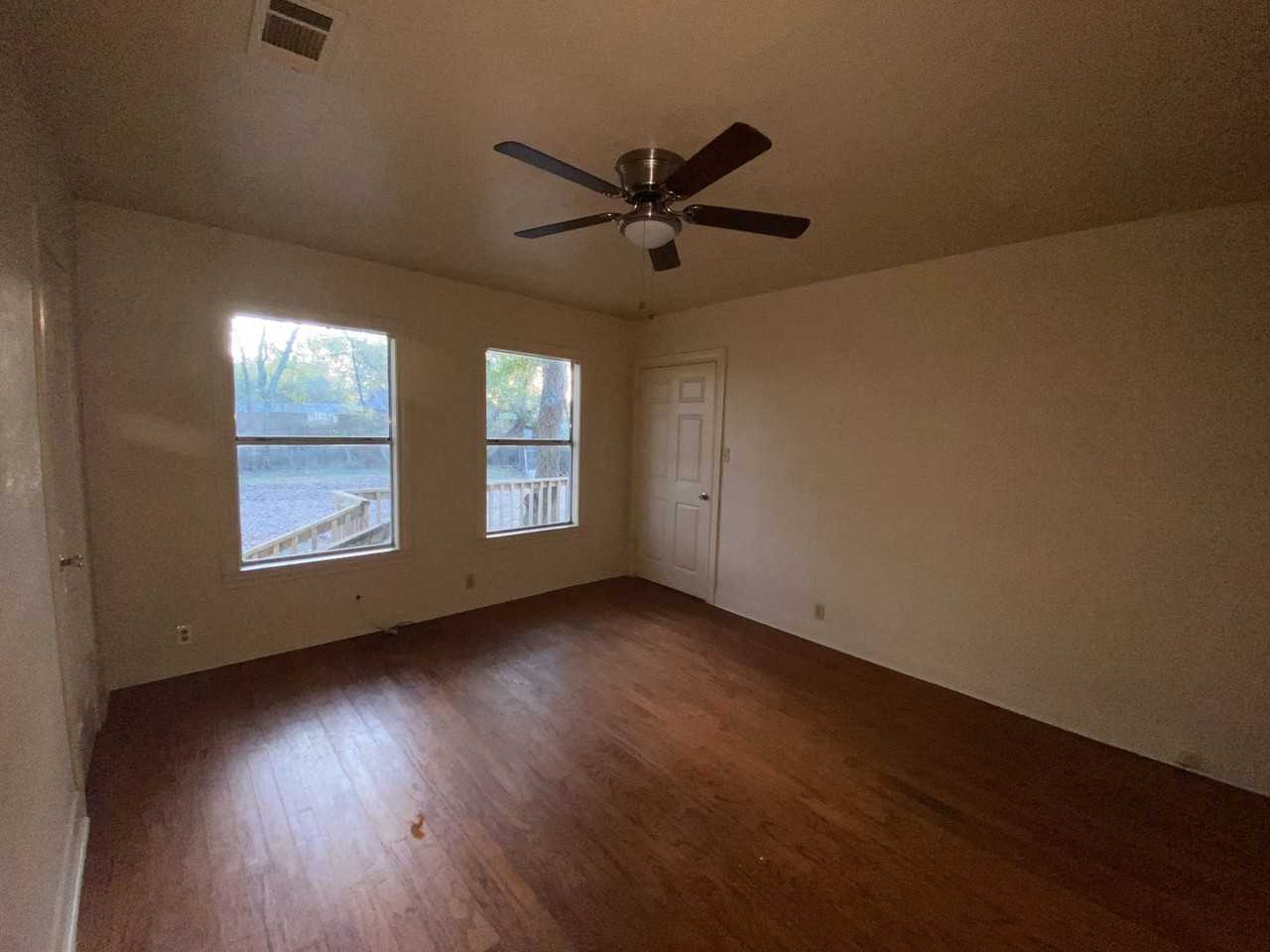 412 E State St - Photo 6 of 14
