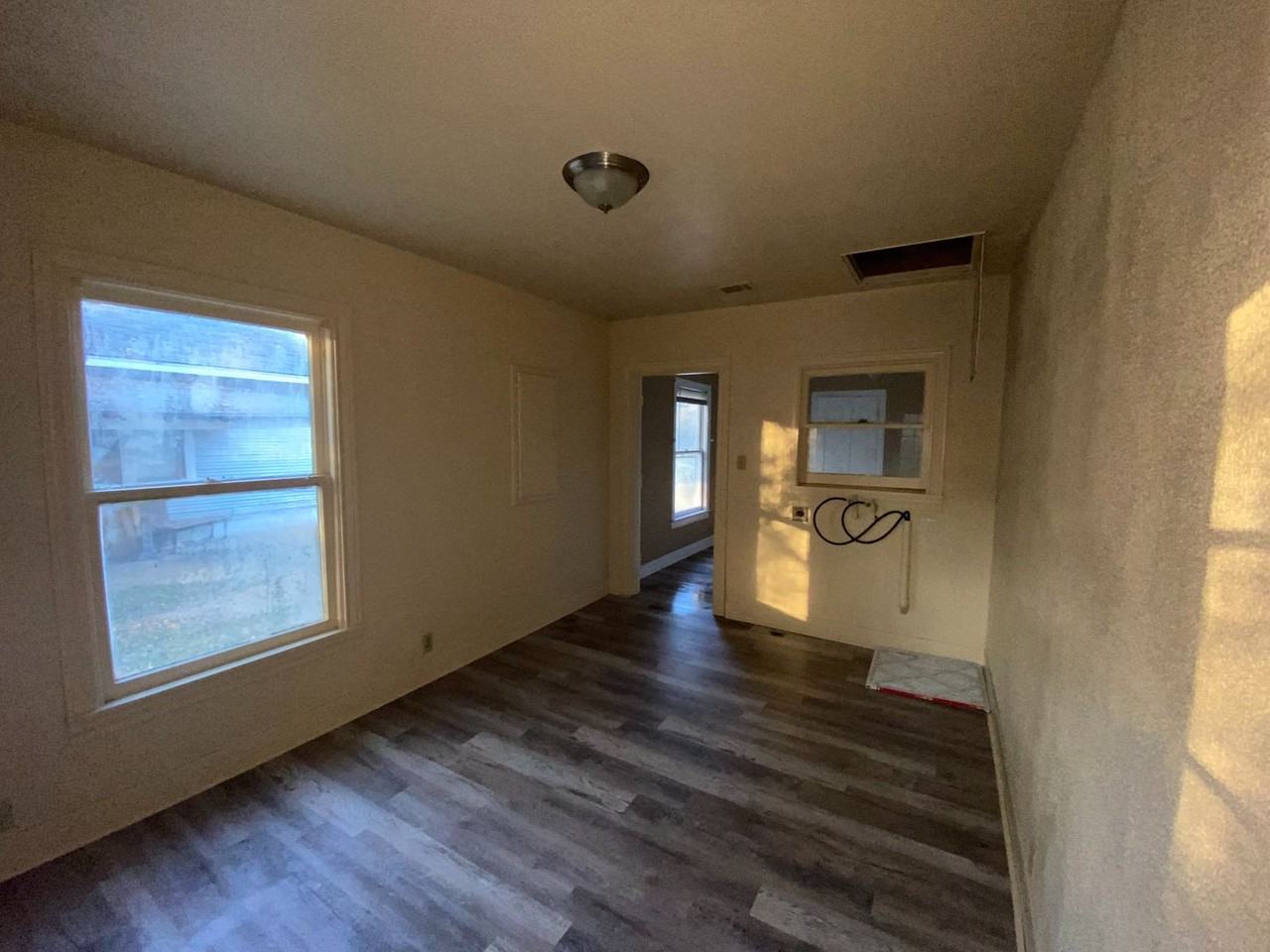 412 E State St - Photo 7 of 14