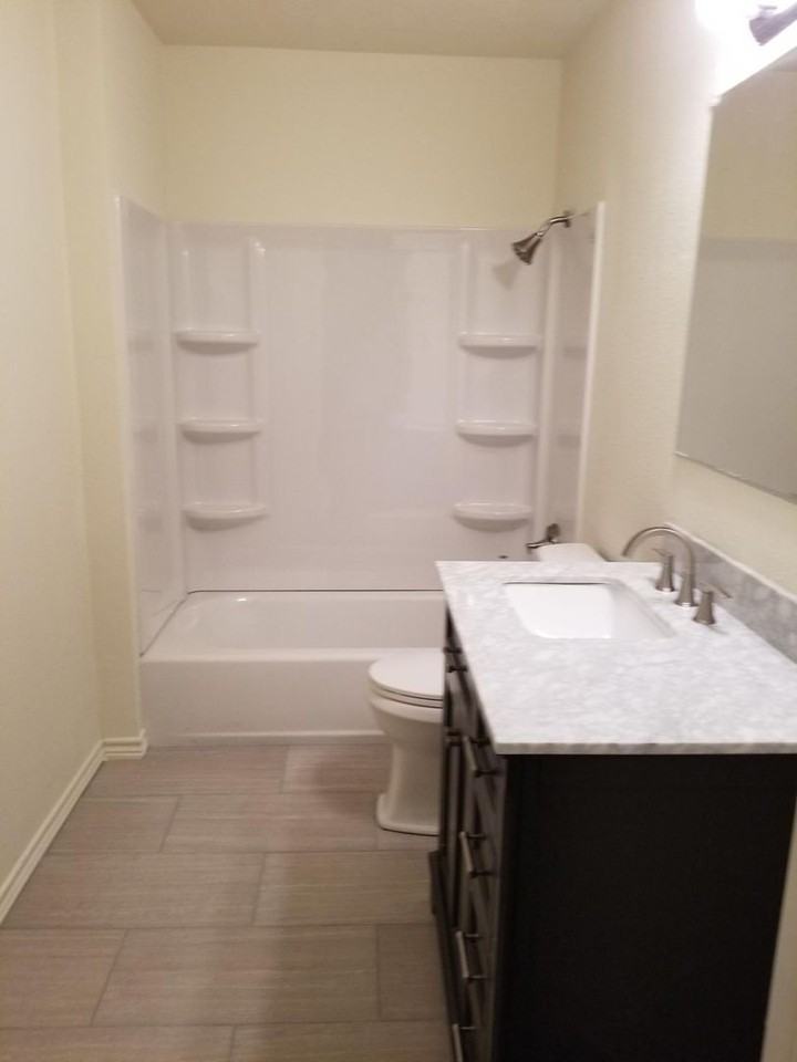 2406 Avenue E - Photo 2 of 10