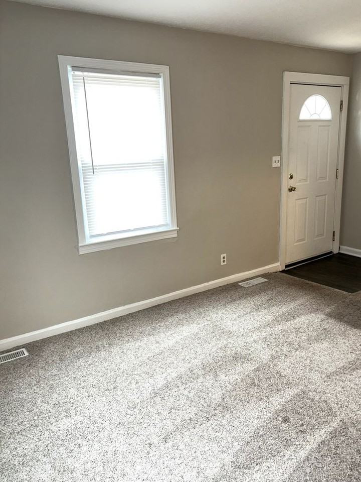 1937 S 30th St - Photo 3 of 18