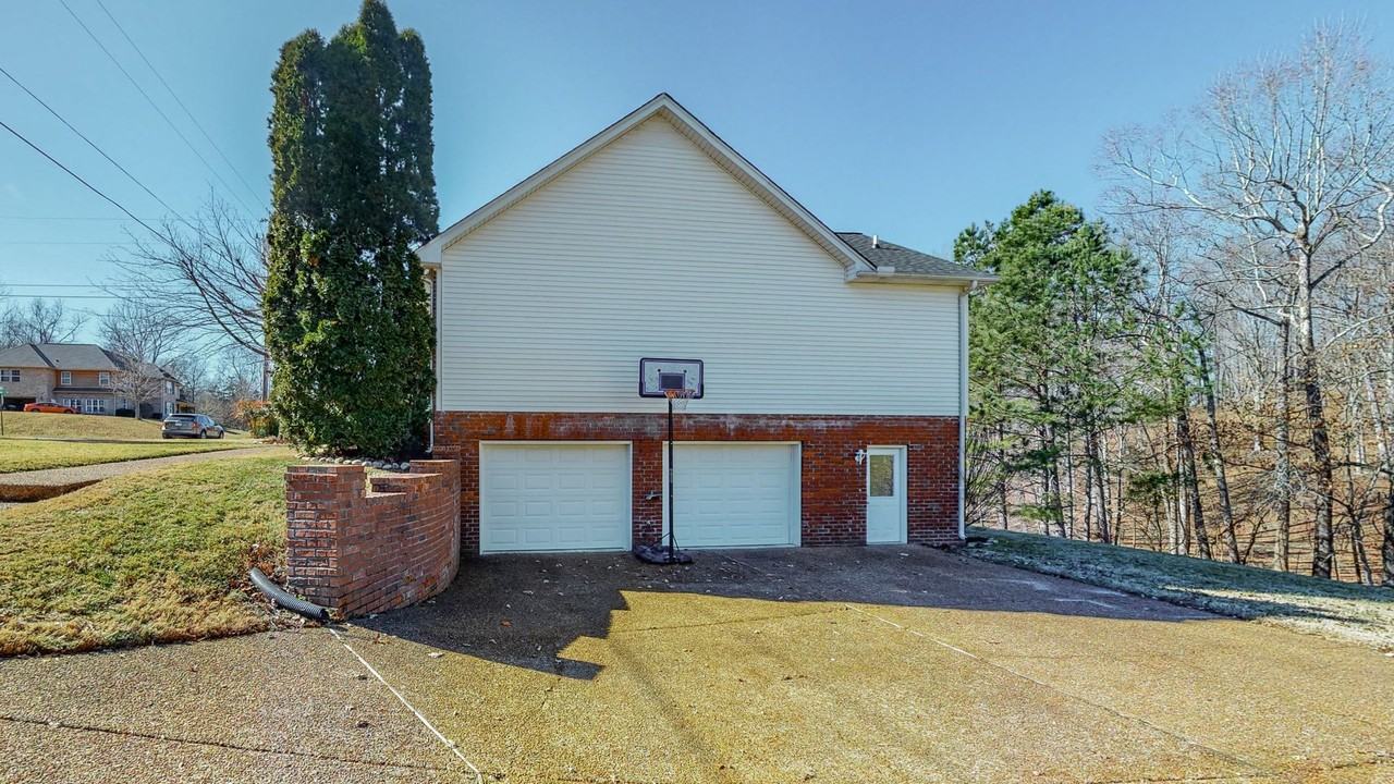 7428 Penngrove Ln - Photo 3 of 16