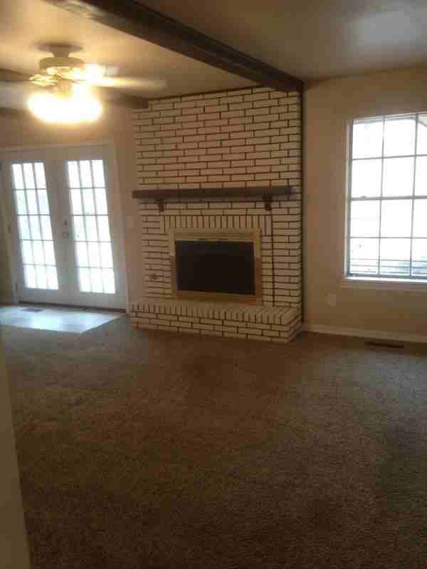 1809 N Oakhill Rd - Photo 2 of 12