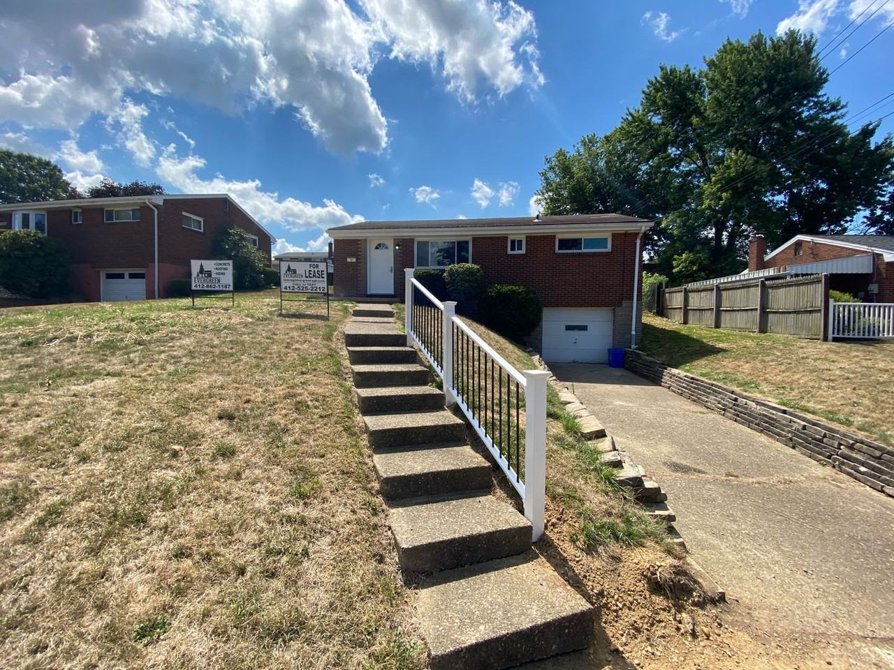 1052 Franklin Ave - Photo 2 of 23