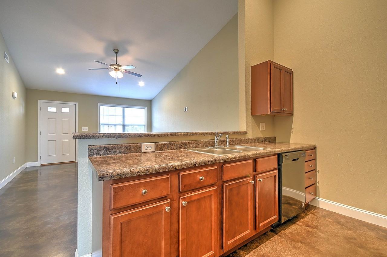 49 Sutter Pl - Photo 3 of 26