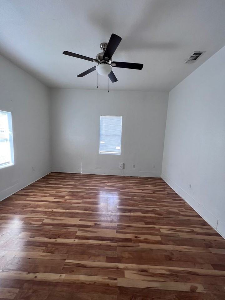 917 Chestnut St - Photo 3 of 26