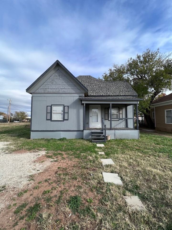 917 Chestnut St - Photo 2 of 26