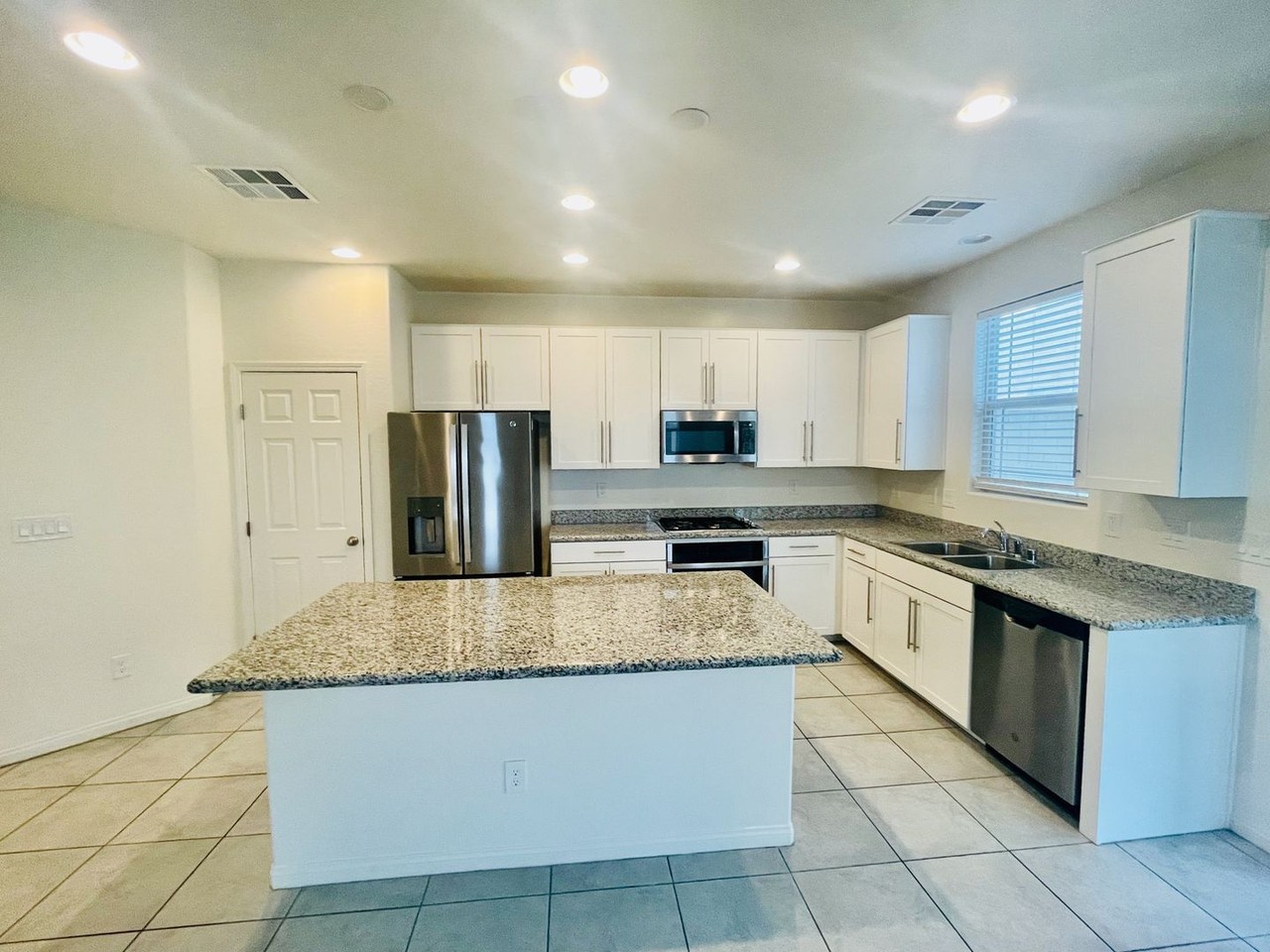 781 Ariel Heights Ave - Photo 5 of 20