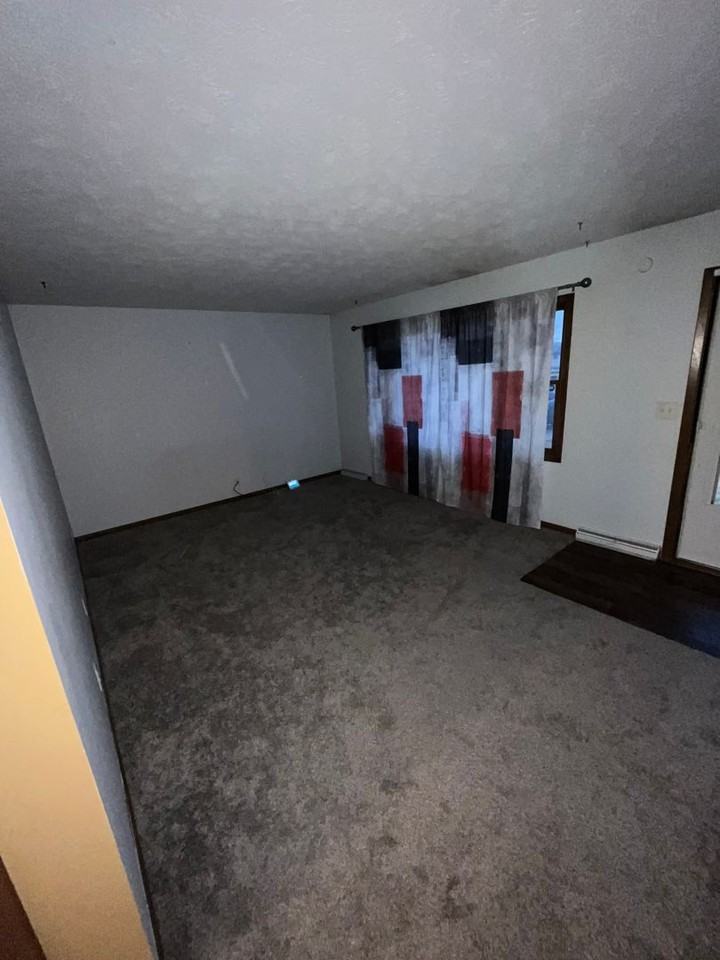 1414 Iowa St - Photo 2 of 16