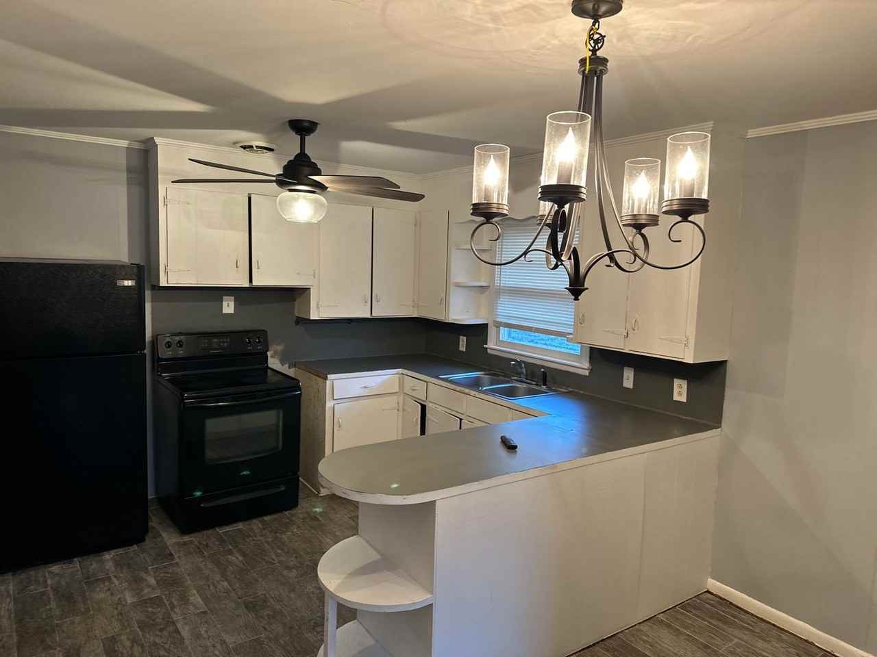 585 Linwood Rd - Photo 3 of 8