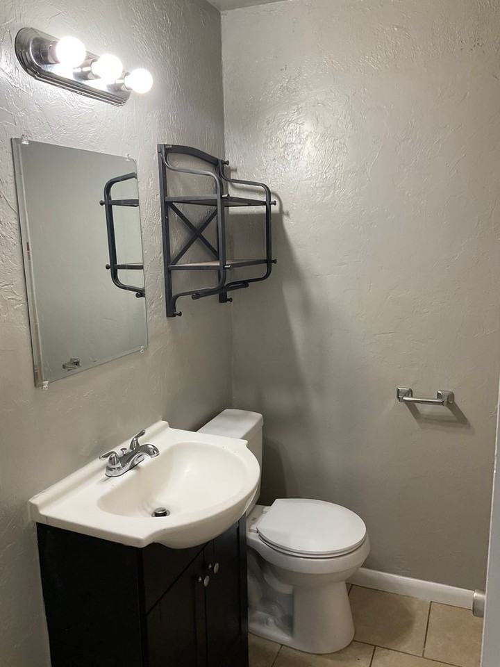 3109 Se 21st St - Photo 4 of 8