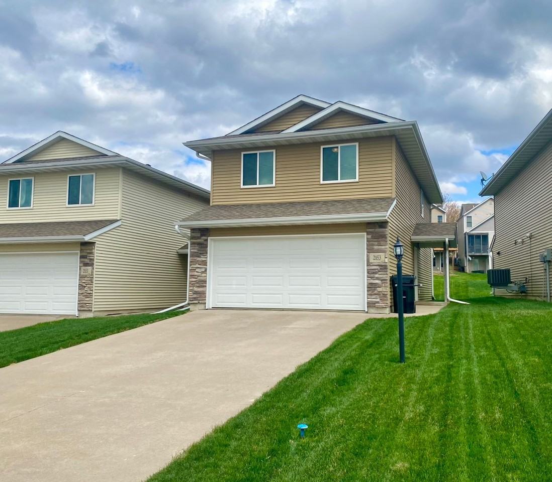 2153 Westminster Cir - Photo 2 of 24