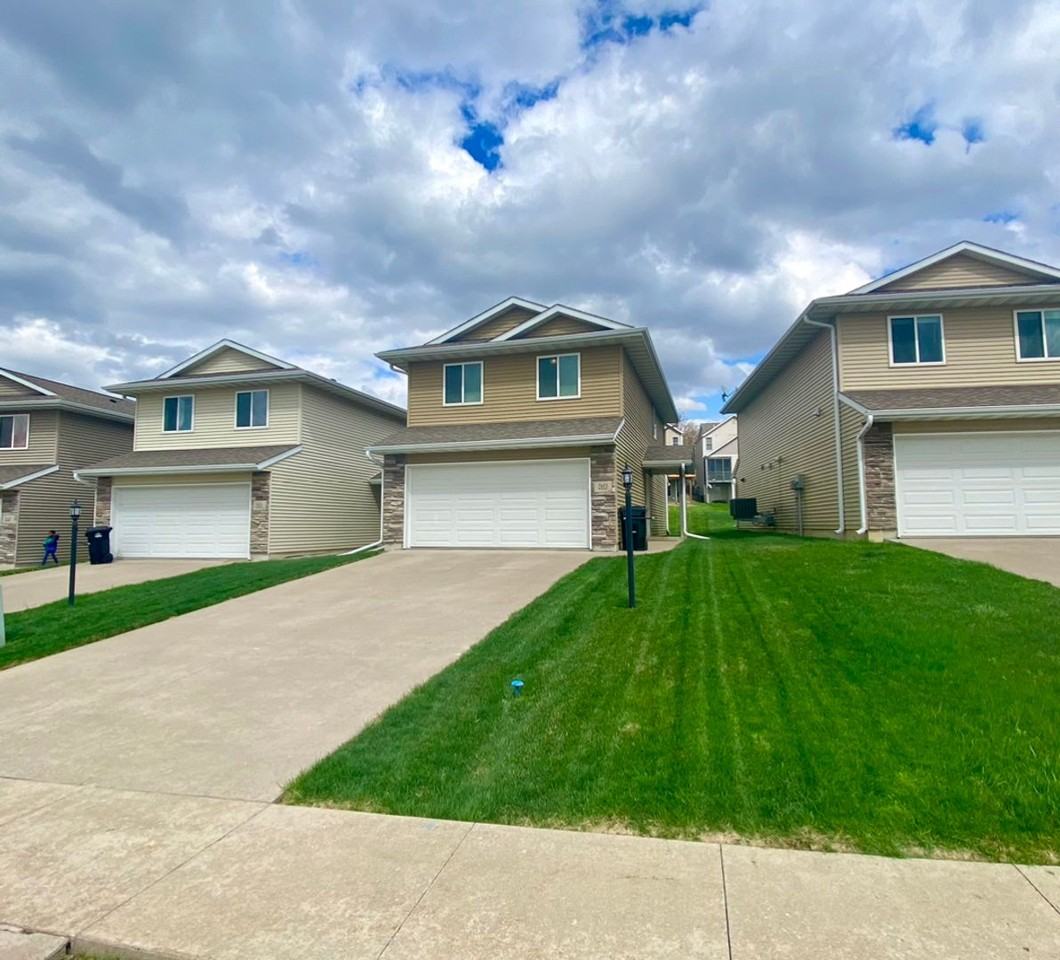 2153 Westminster Cir - Photo 3 of 24