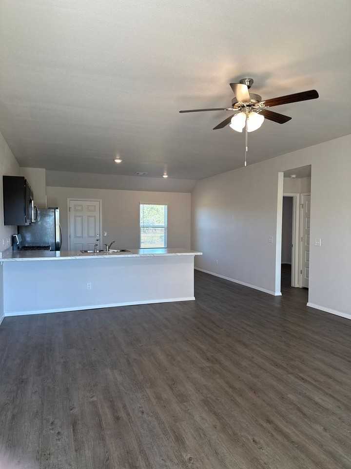 8112 E Reno St - Photo 5 of 15