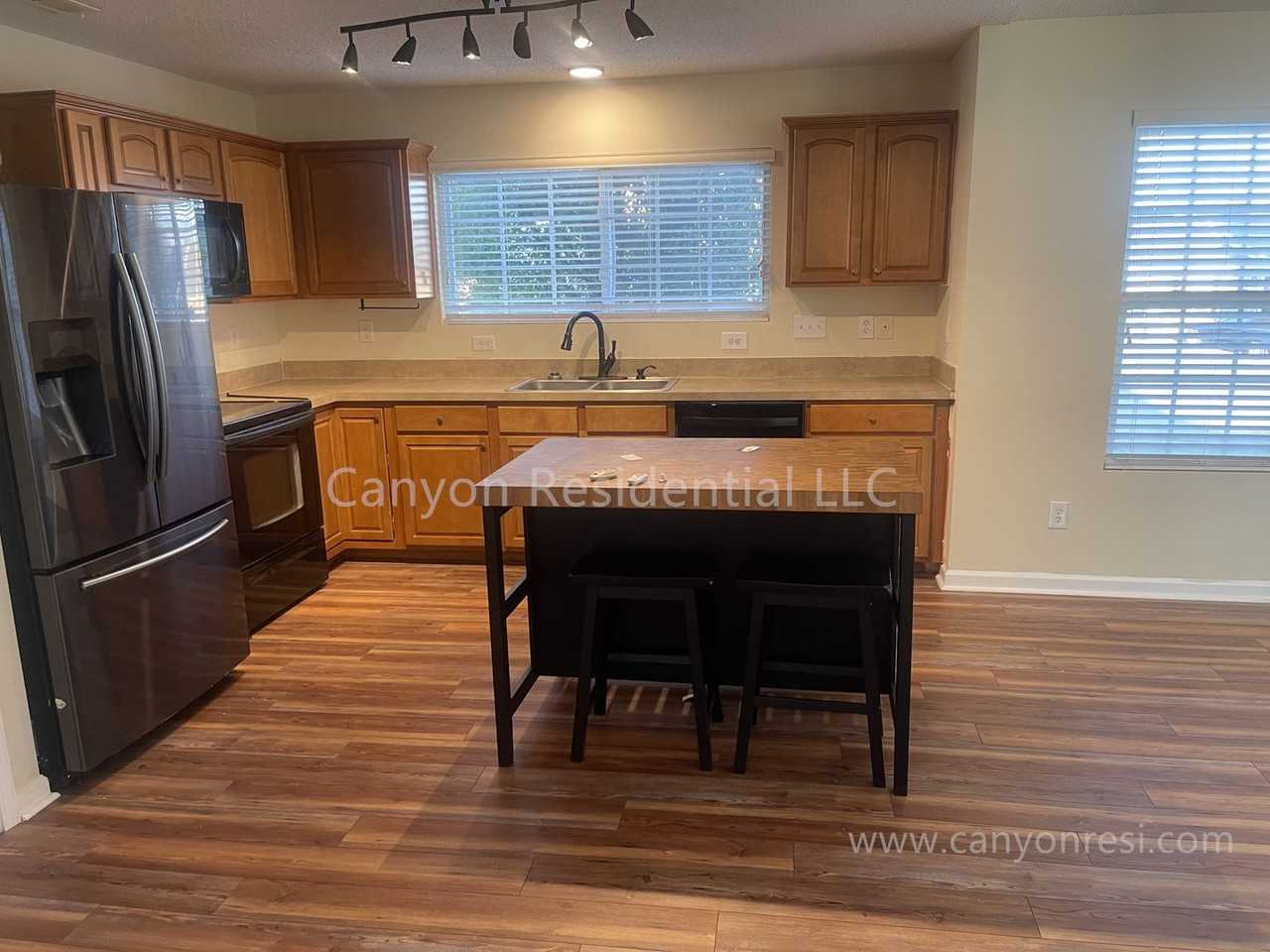 500 Rockbridge Dr - Photo 3 of 23