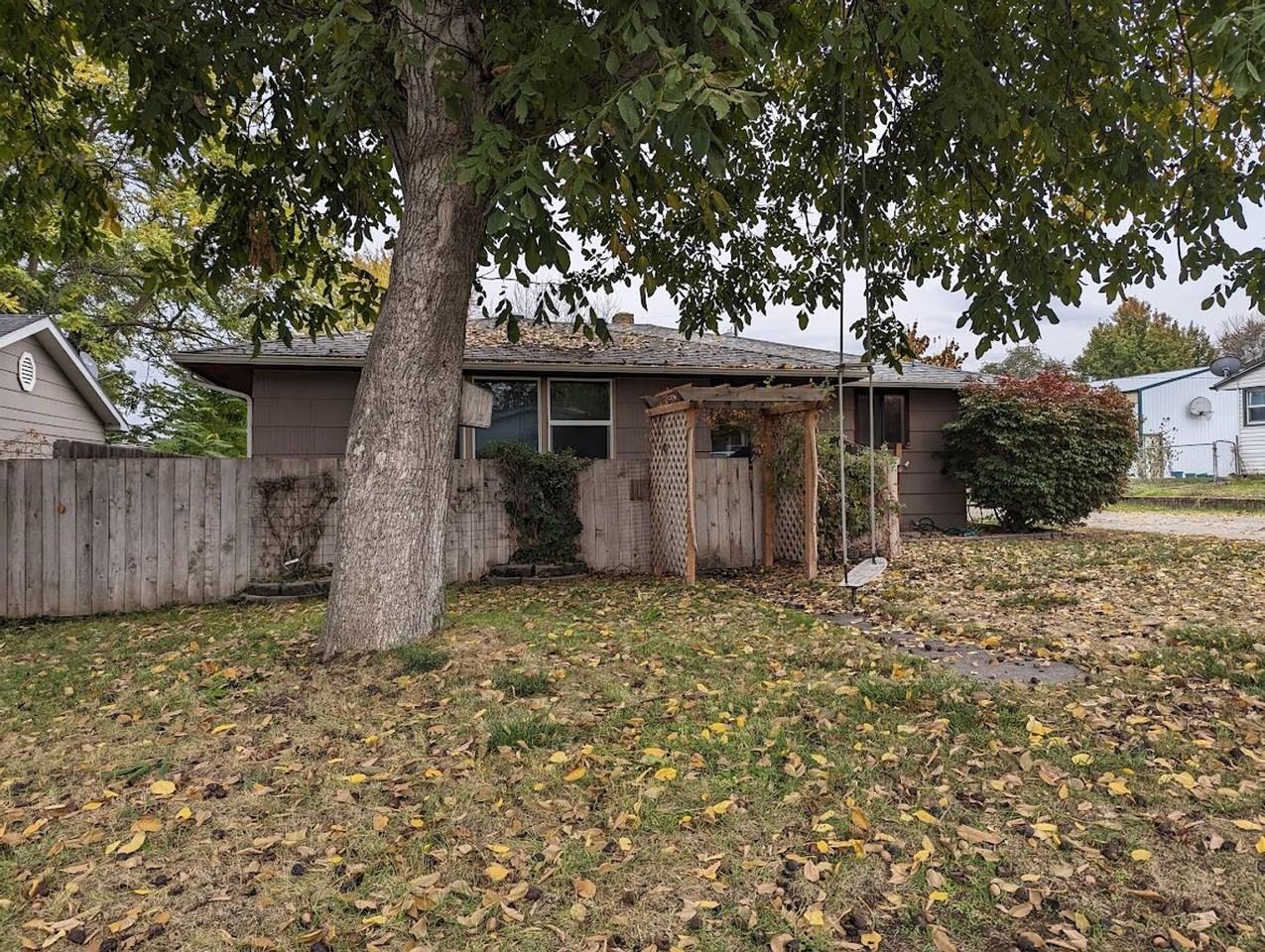 1131 Washington St - Photo 2 of 20