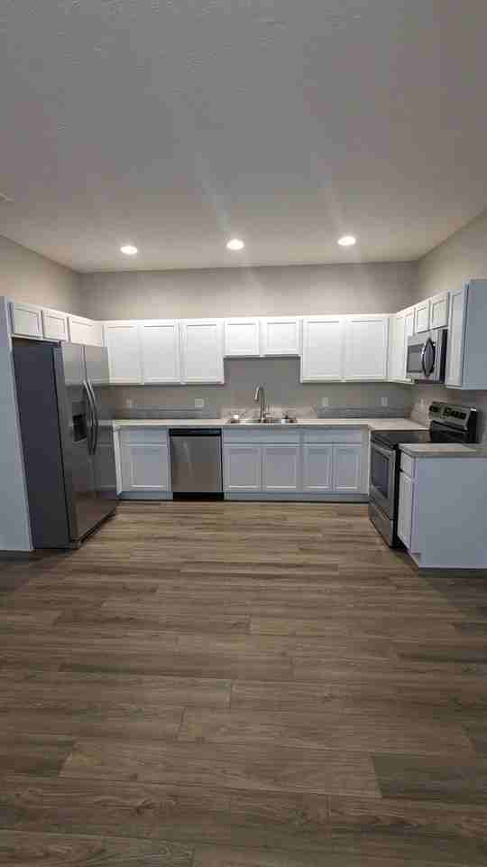 640 Treadway Blvd - Photo 3 of 13