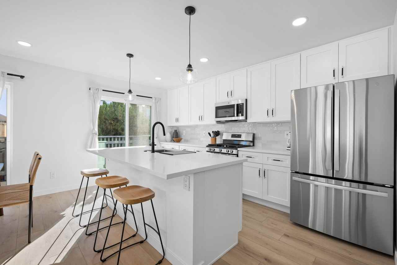 836 Island Court - Photo 4 of 39