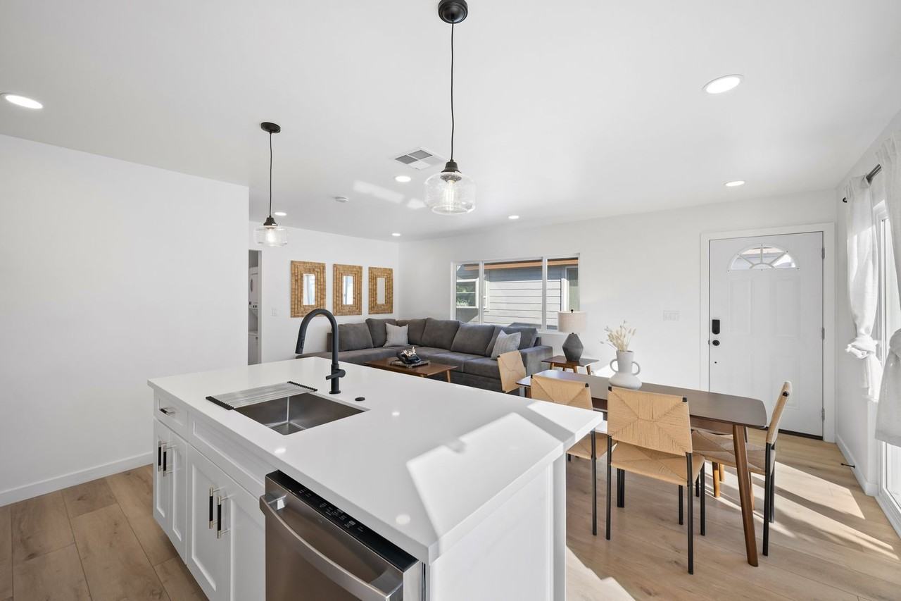 836 Island Court - Photo 6 of 39