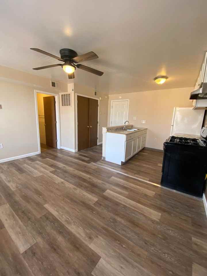 1004 Bates St #B - Photo 7 of 10