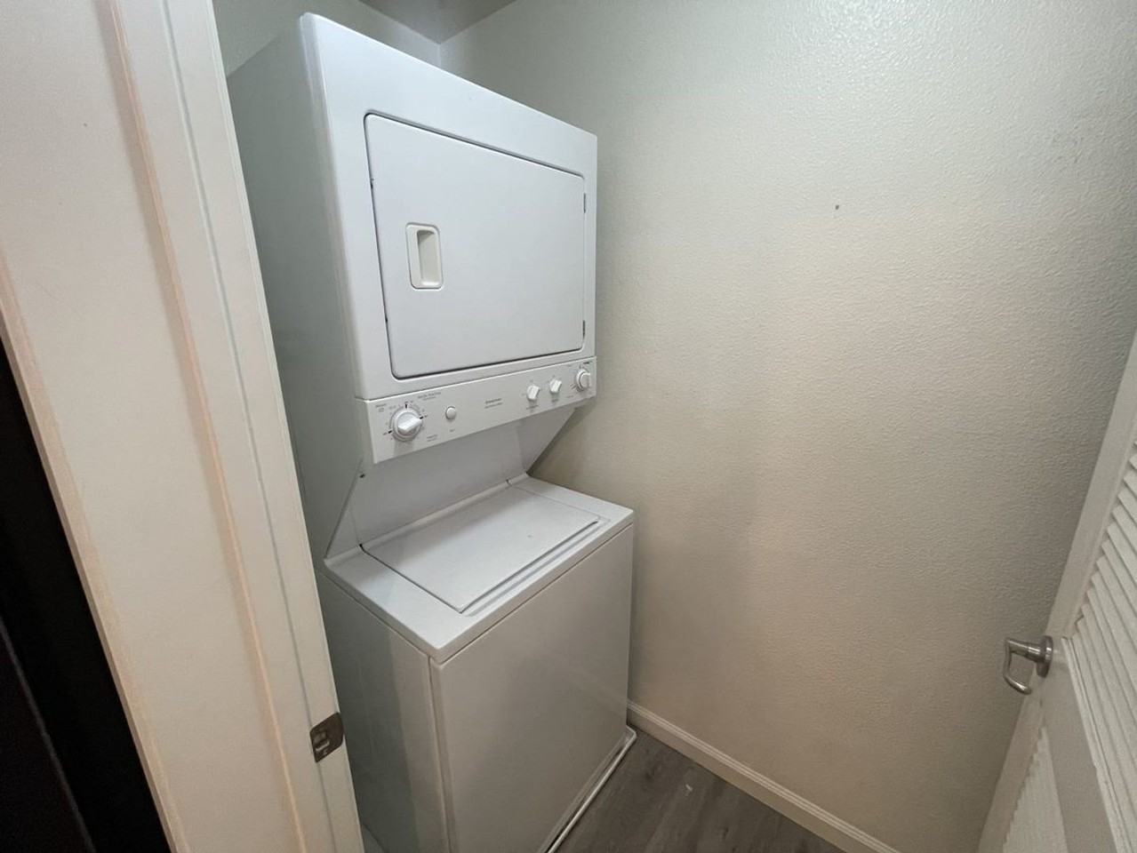 1875 Cannes Pl #324 - Photo 5 of 10