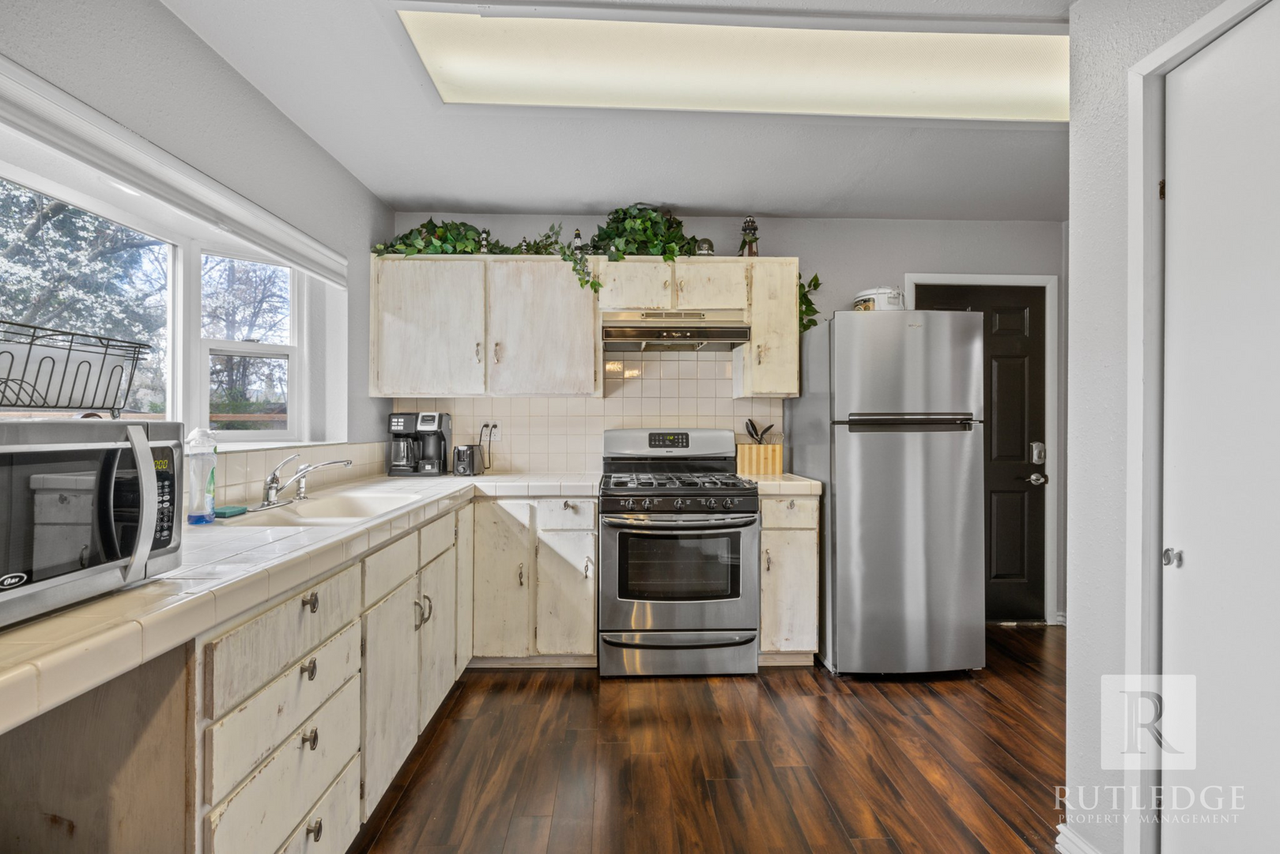 132 Highland Dr - Photo 4 of 10