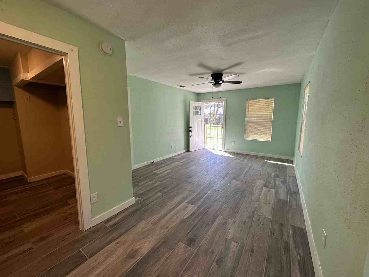 5325 Sussex Ave - Photo 2 of 10