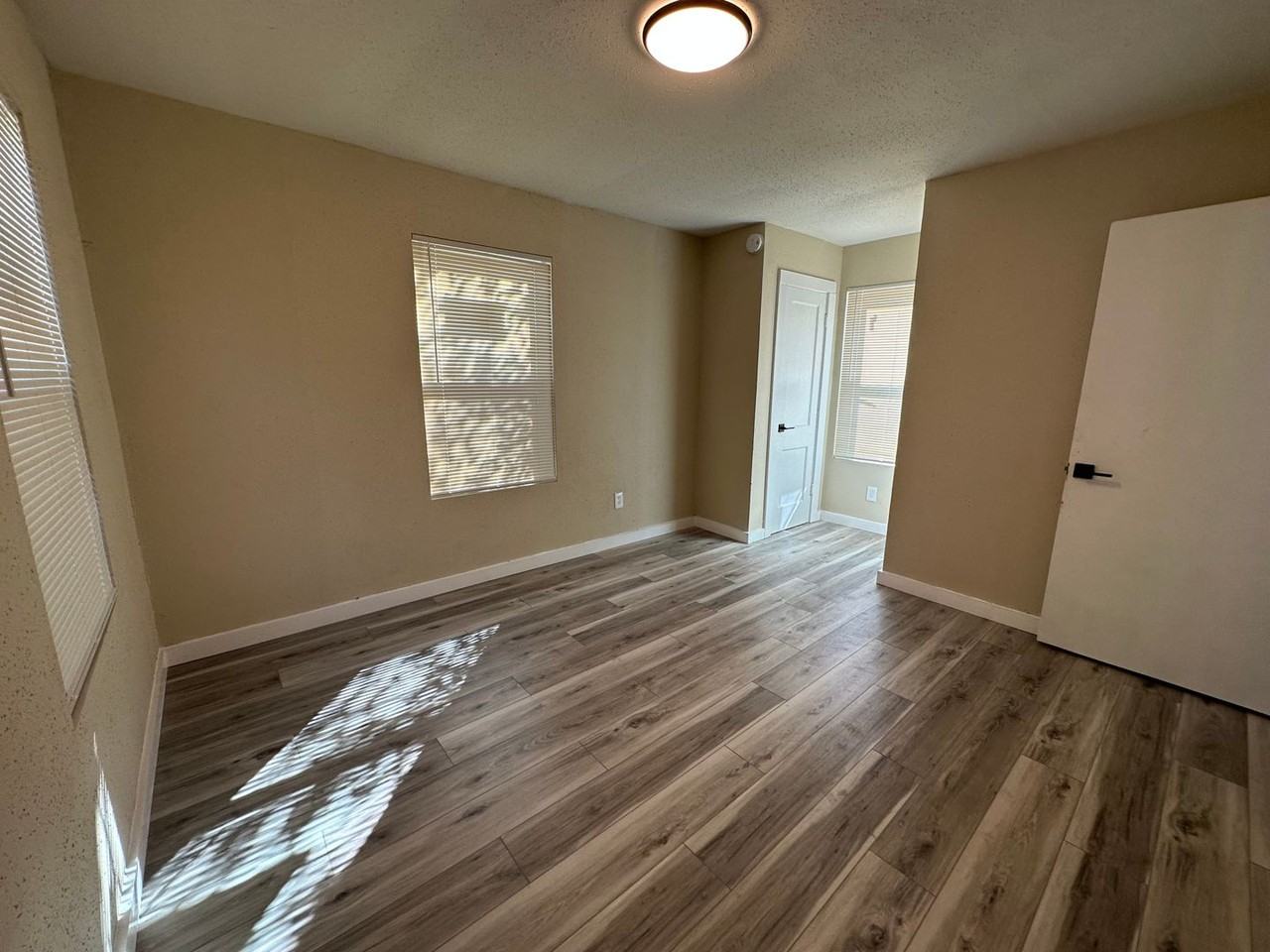 5325 Sussex Ave - Photo 7 of 10