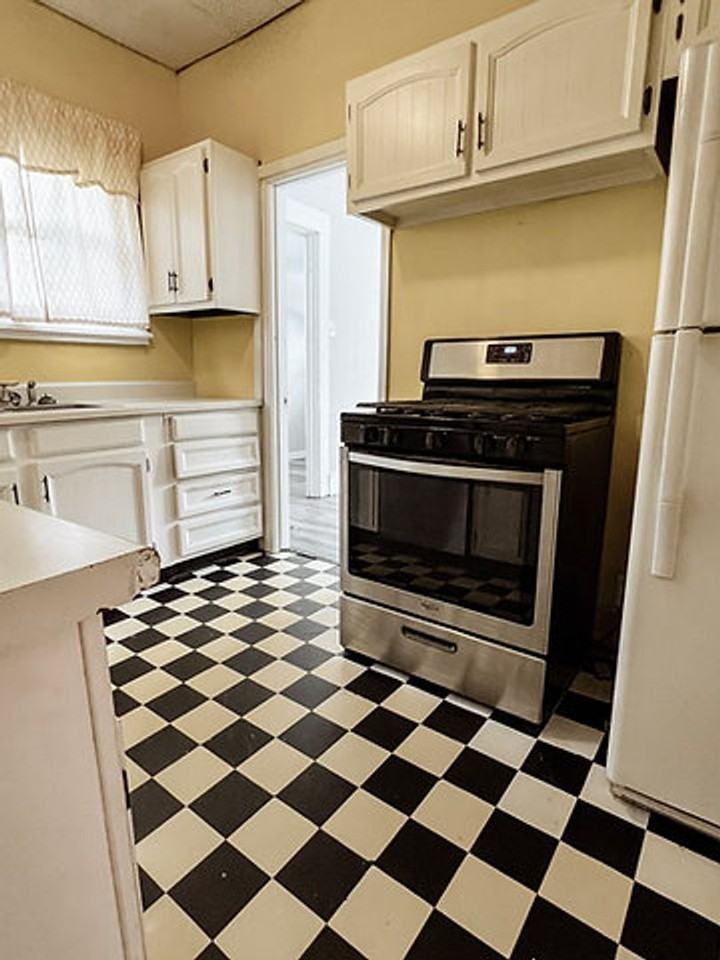 2635 N 11th St - Photo 2 of 4