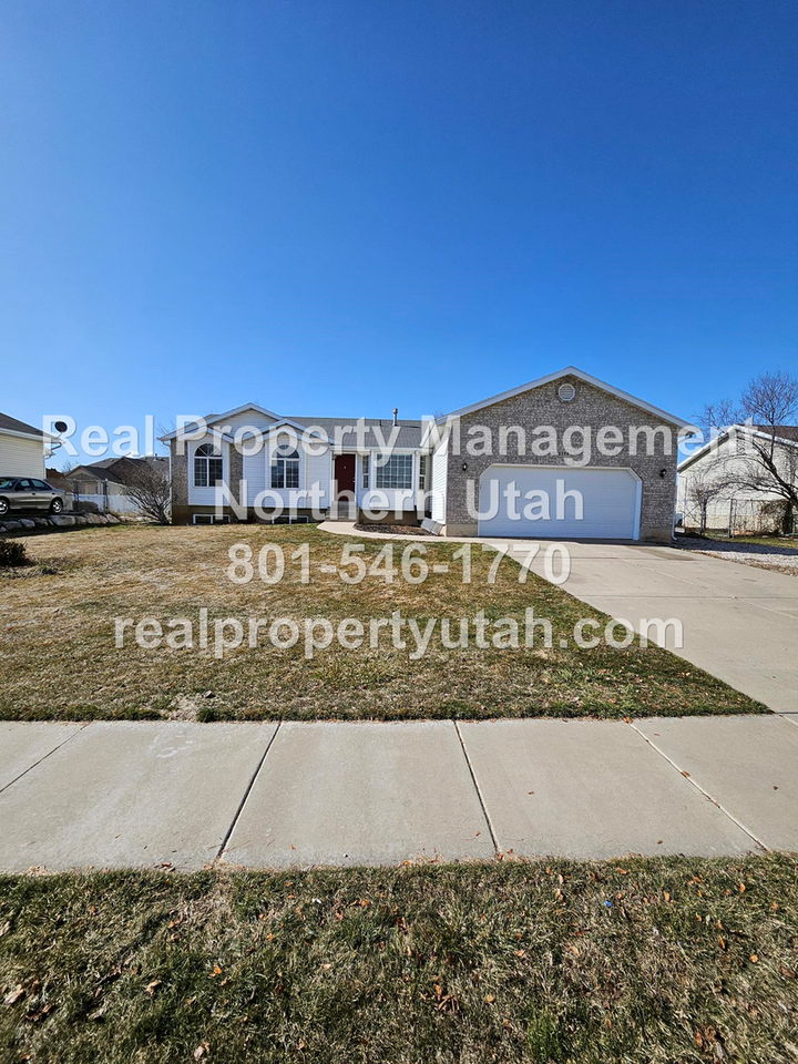 2390 Allison Way - Photo 2 of 31