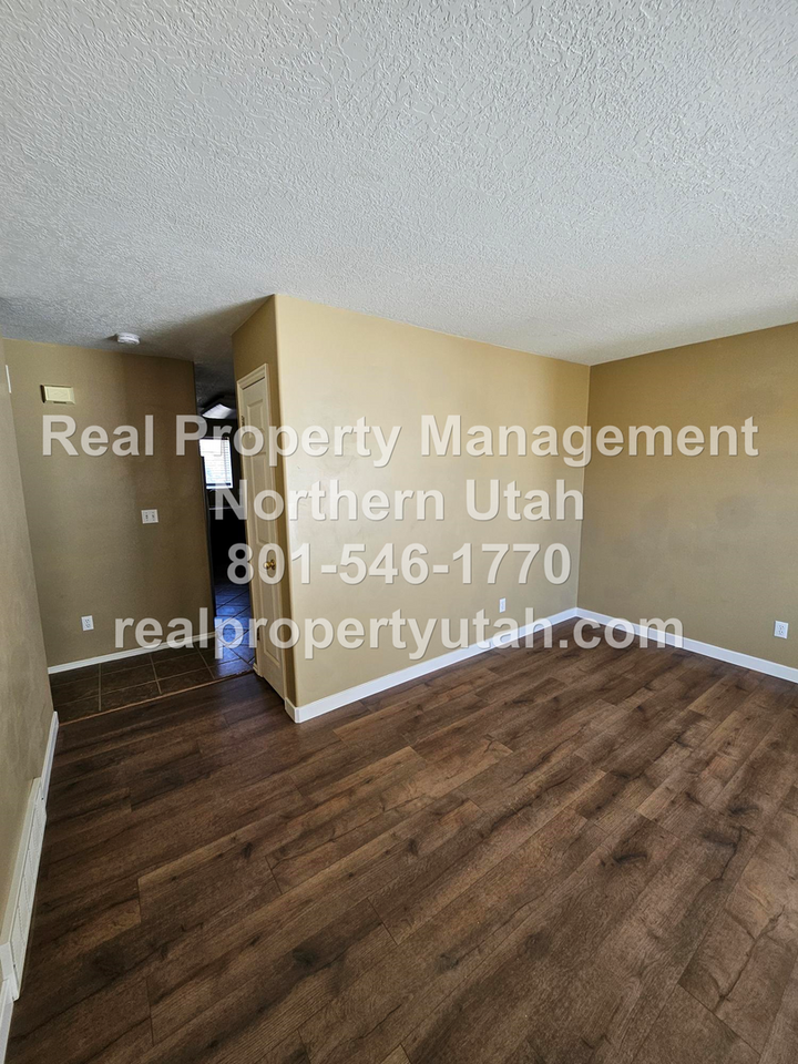 2390 Allison Way - Photo 4 of 31