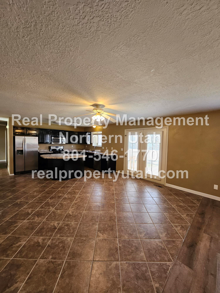 2390 Allison Way - Photo 5 of 31