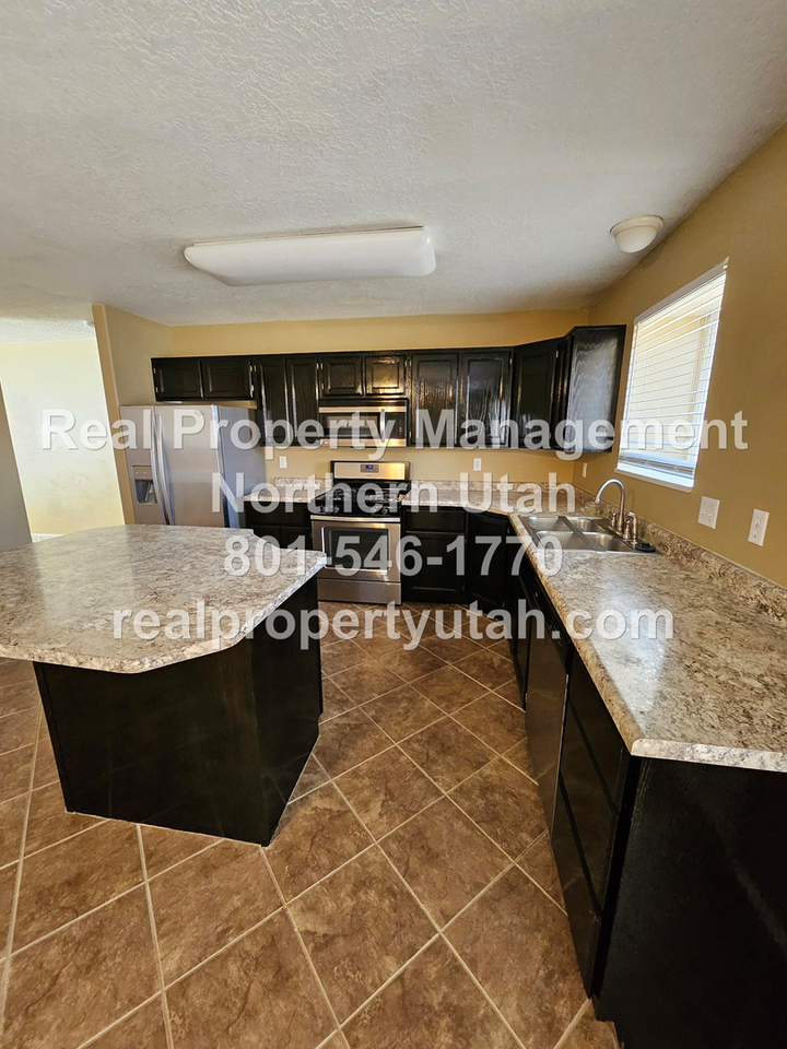 2390 Allison Way - Photo 6 of 31