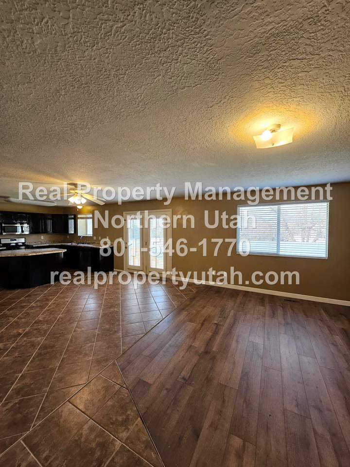 2390 Allison Way - Photo 7 of 31