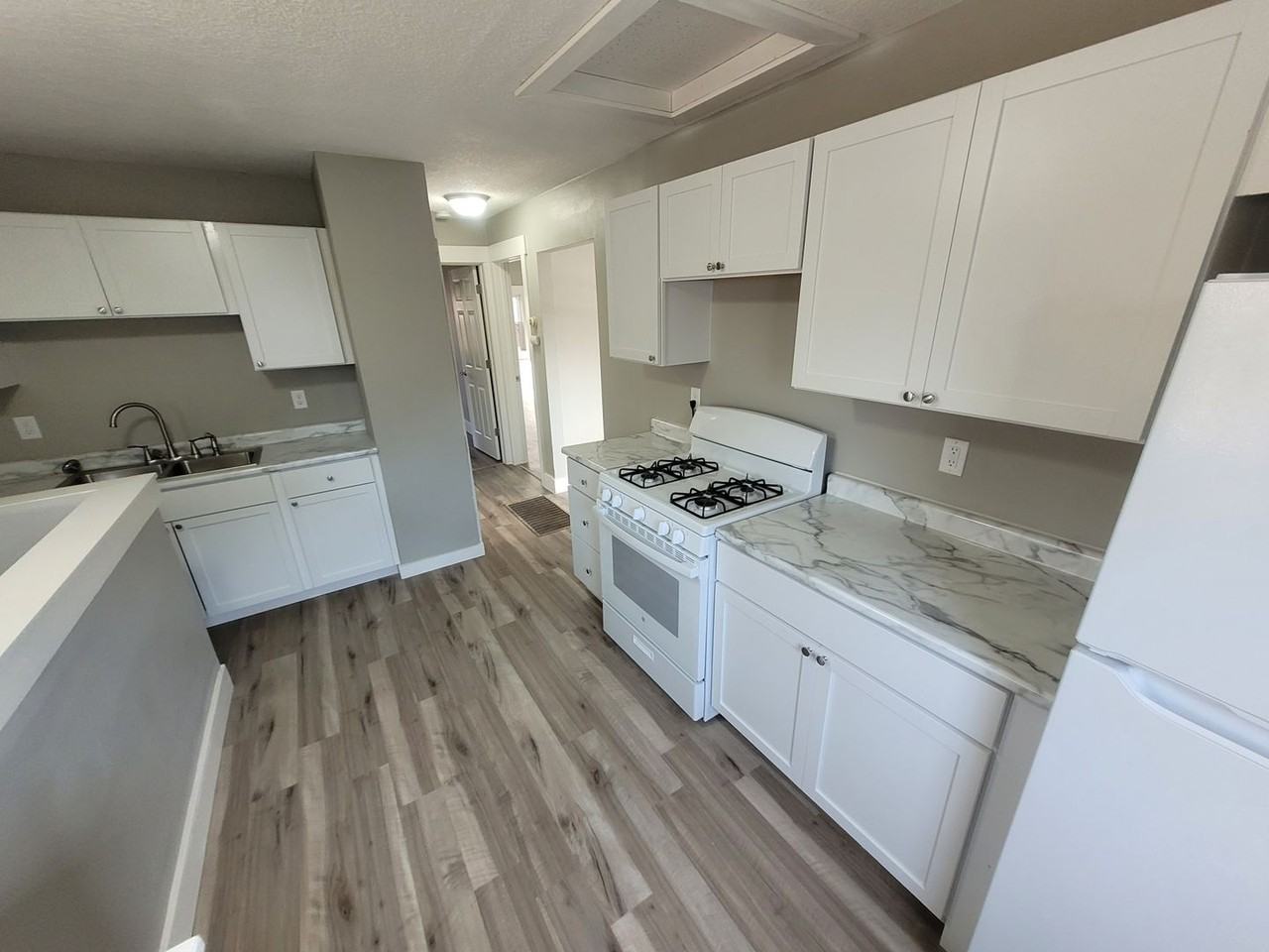 7106 Sw 16th St - Photo 2 of 26