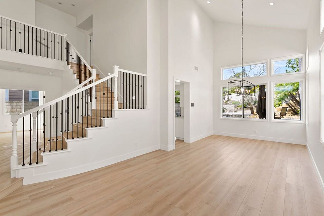 11 Whitecliff - Photo 3 of 34