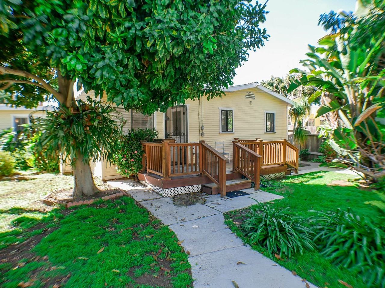 4754 Niagara Ave - Photo 2 of 34