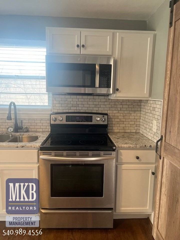 6221 Shady Acres Dr - Photo 3 of 33