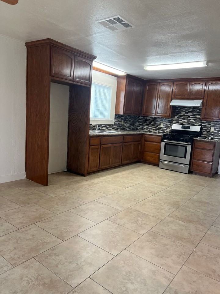 155 6th St - Photo 4 of 7