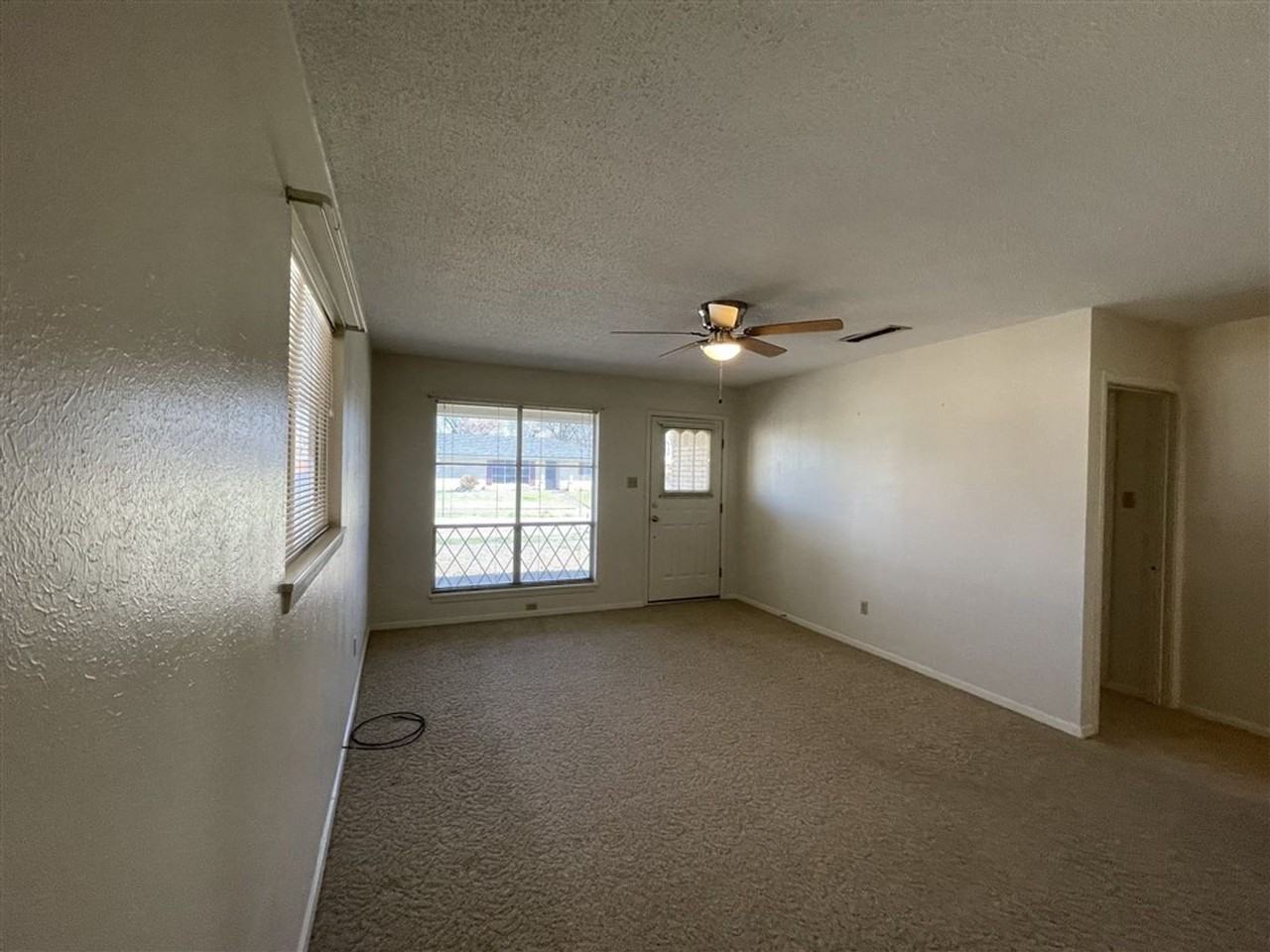 1809 Dennis St - Photo 4 of 42