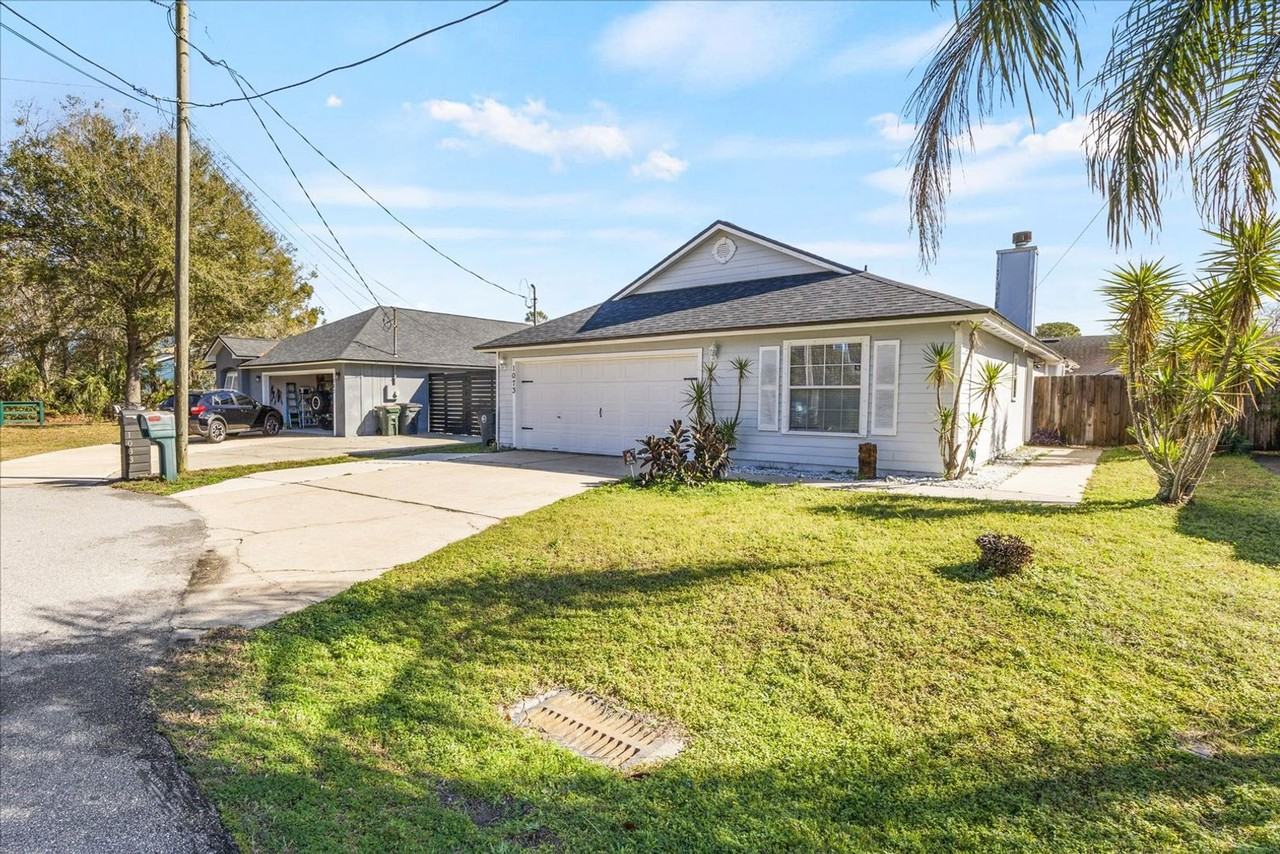1073 Stocks St - Photo 2 of 37