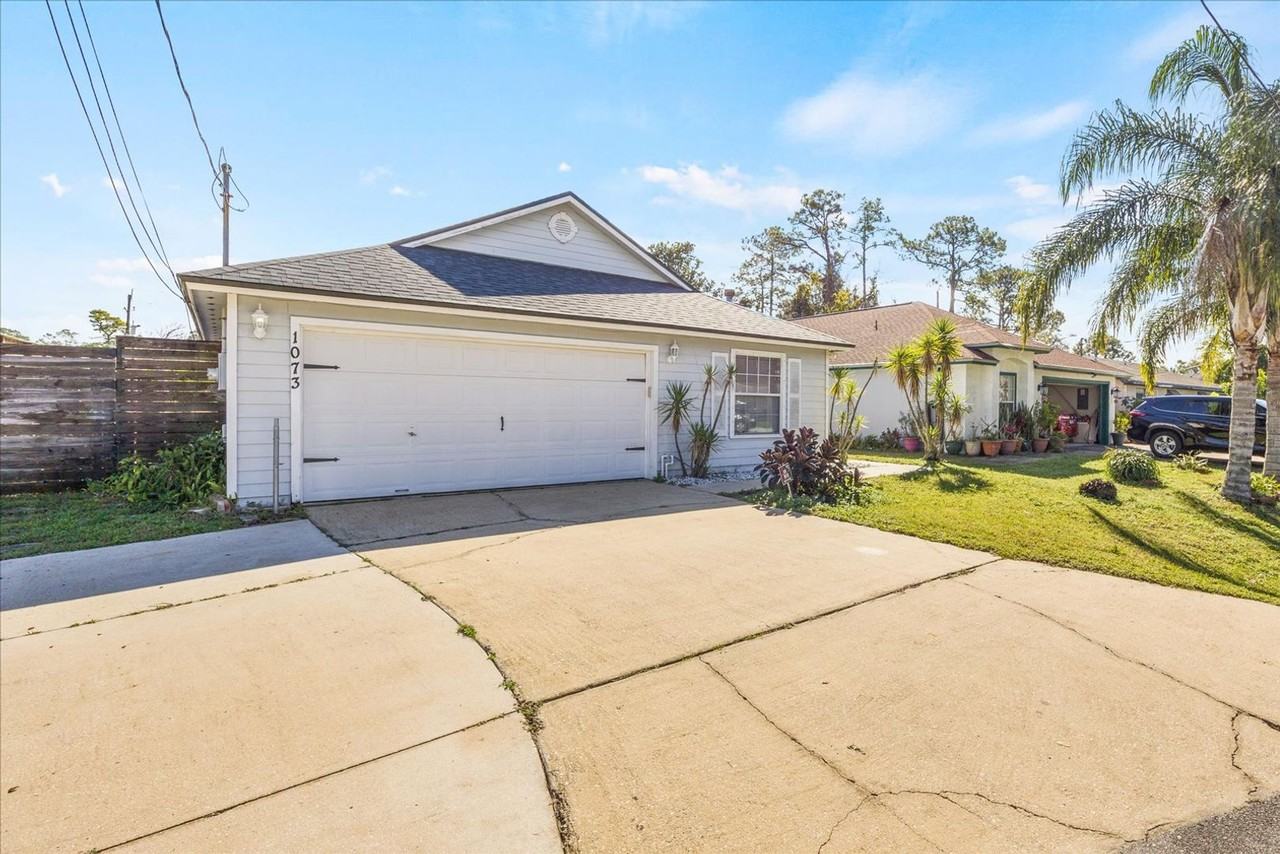1073 Stocks St - Photo 3 of 37