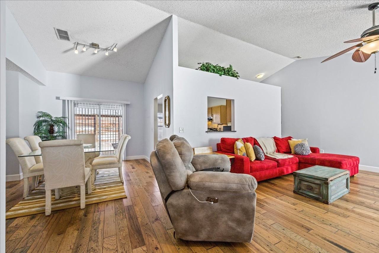 1073 Stocks St - Photo 7 of 37